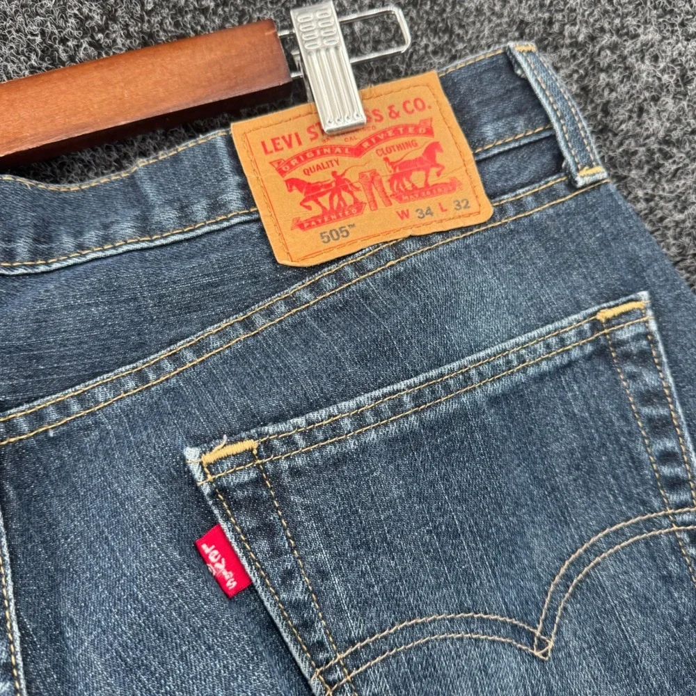 Levis 505 Regular Fit Jeans Mens 34x32 Medium Wash Blue Straight Leg Denim